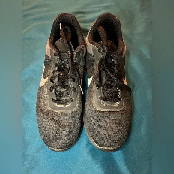 Men’s Nike shoes size 9 - Picture 2 of 4